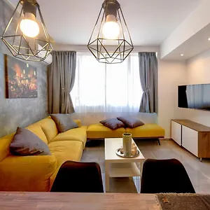 j-villaras-luxury-suites.hotelschalkidiki.net/
