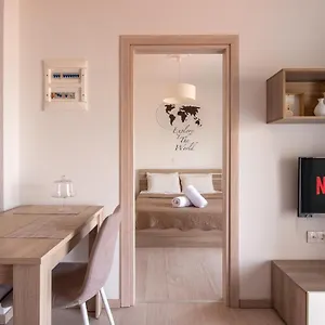 Minimalist W/ View Daire